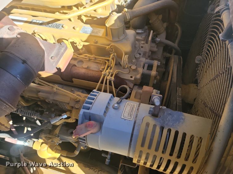 image for item JG9735 1999 Caterpillar 615C Series II  elevating scraper