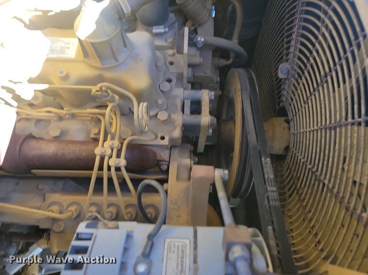 image for item JG9735 1999 Caterpillar 615C Series II  elevating scraper