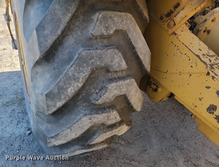 image for item JG9735 1999 Caterpillar 615C Series II  elevating scraper