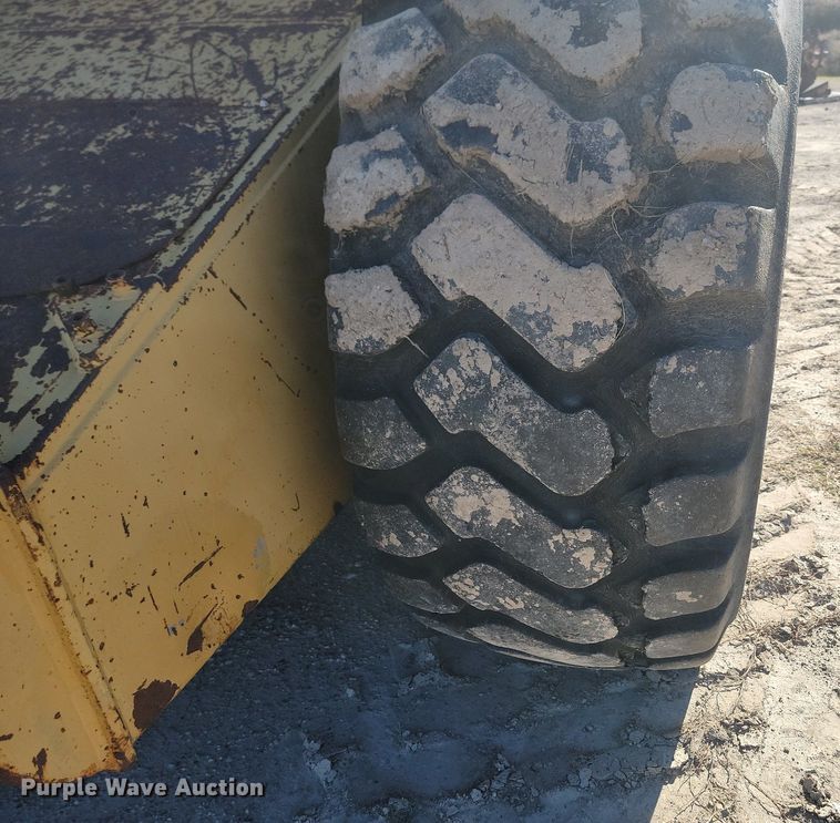 image for item JG9735 1999 Caterpillar 615C Series II  elevating scraper