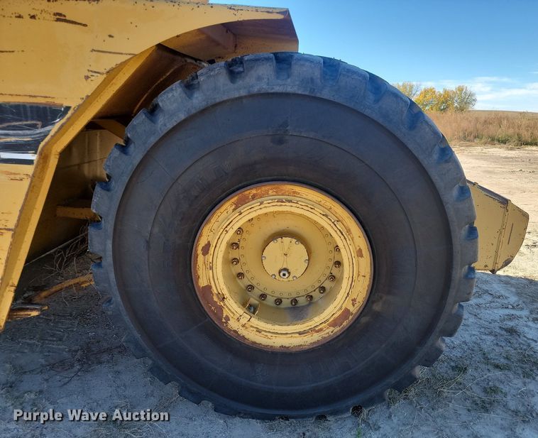 image for item JG9735 1999 Caterpillar 615C Series II  elevating scraper