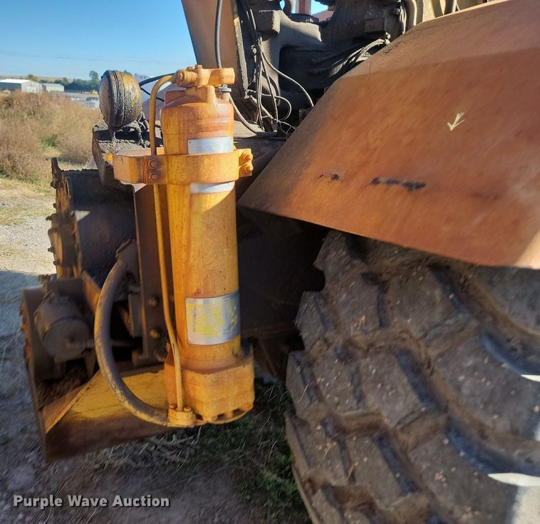 image for item JG9736 1989 Caterpillar 615C  elevating scraper