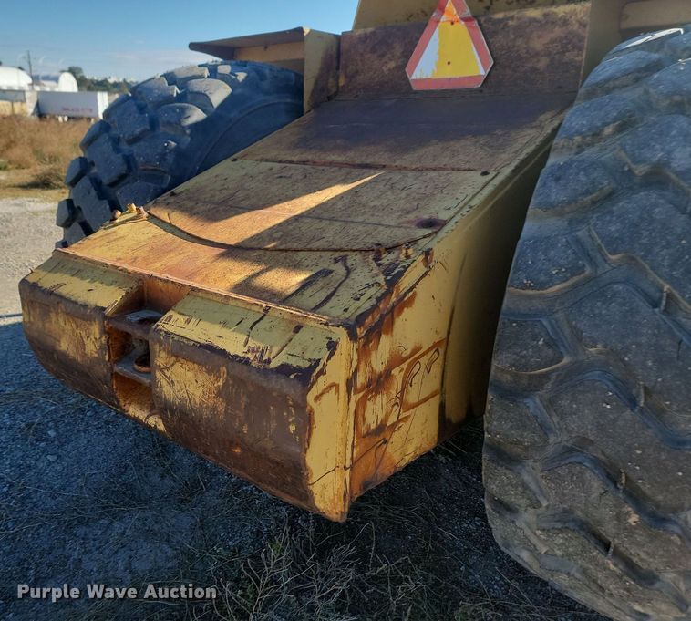 image for item JG9736 1989 Caterpillar 615C  elevating scraper