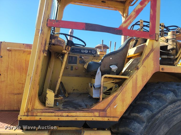 image for item JG9736 1989 Caterpillar 615C  elevating scraper