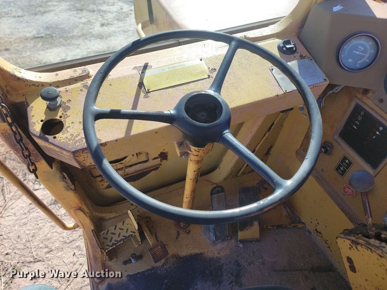 image for item JG9736 1989 Caterpillar 615C  elevating scraper