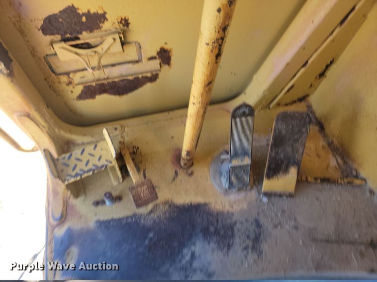 image for item JG9736 1989 Caterpillar 615C  elevating scraper