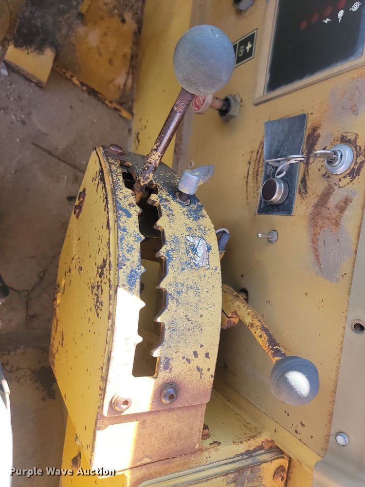 image for item JG9736 1989 Caterpillar 615C  elevating scraper