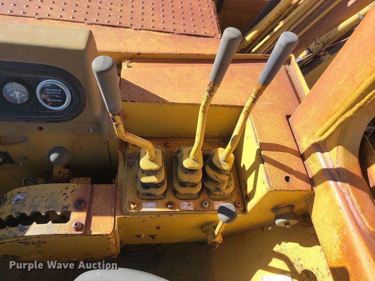 image for item JG9736 1989 Caterpillar 615C  elevating scraper