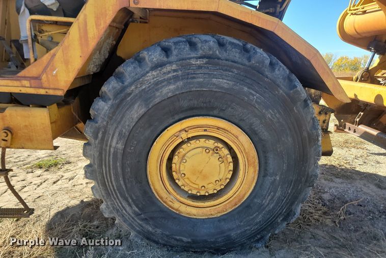 image for item JG9736 1989 Caterpillar 615C  elevating scraper