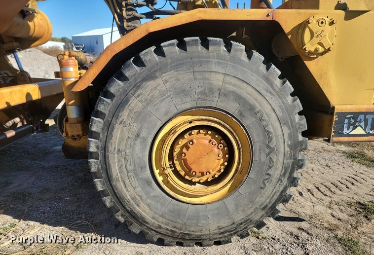 image for item JG9736 1989 Caterpillar 615C  elevating scraper