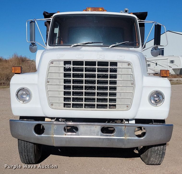 image for item JG9737 1982 Ford LT8000  dump truck