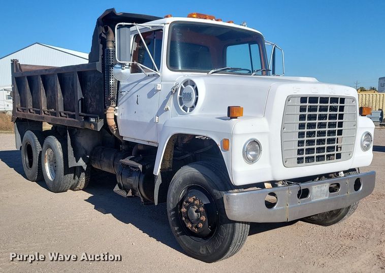 image for item JG9737 1982 Ford LT8000  dump truck