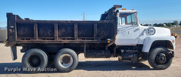 image for item JG9737 1982 Ford LT8000  dump truck