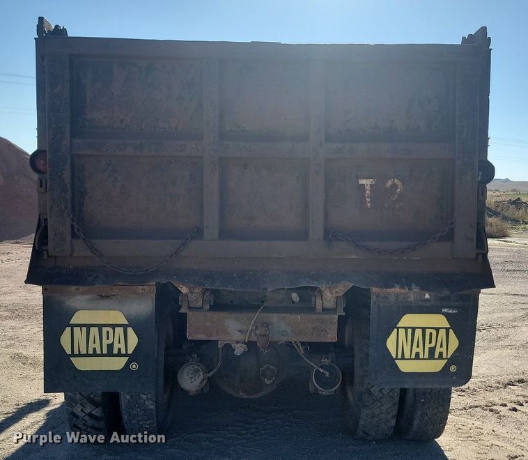 image for item JG9737 1982 Ford LT8000  dump truck