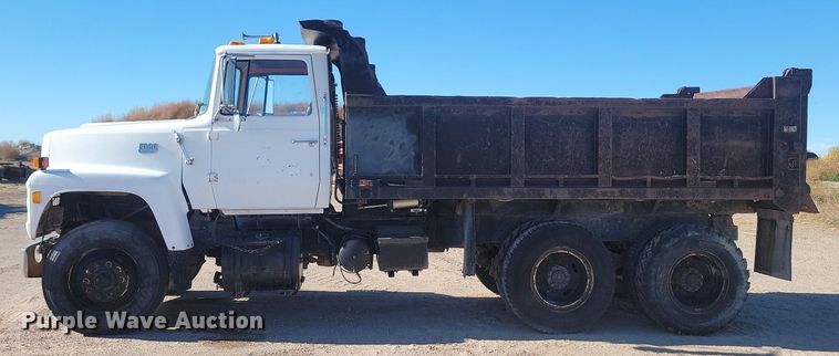 image for item JG9737 1982 Ford LT8000  dump truck