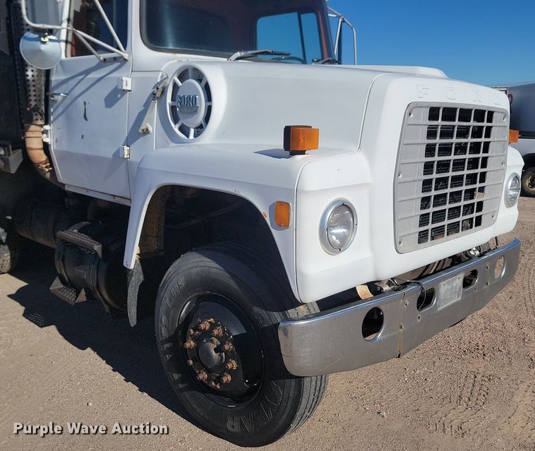image for item JG9737 1982 Ford LT8000  dump truck