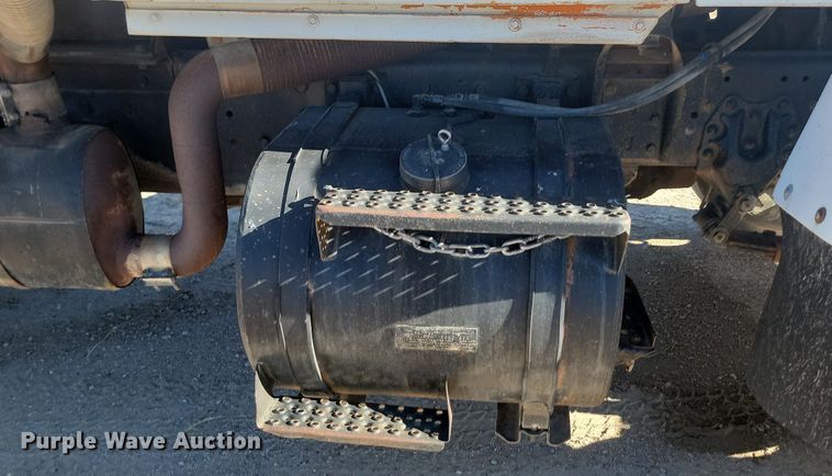 image for item JG9737 1982 Ford LT8000  dump truck