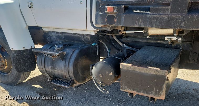 image for item JG9737 1982 Ford LT8000  dump truck