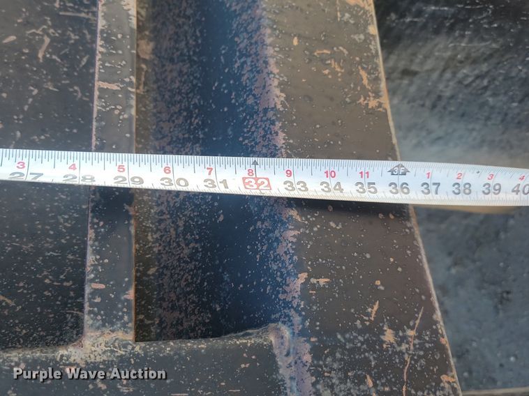 image for item JG9737 1982 Ford LT8000  dump truck