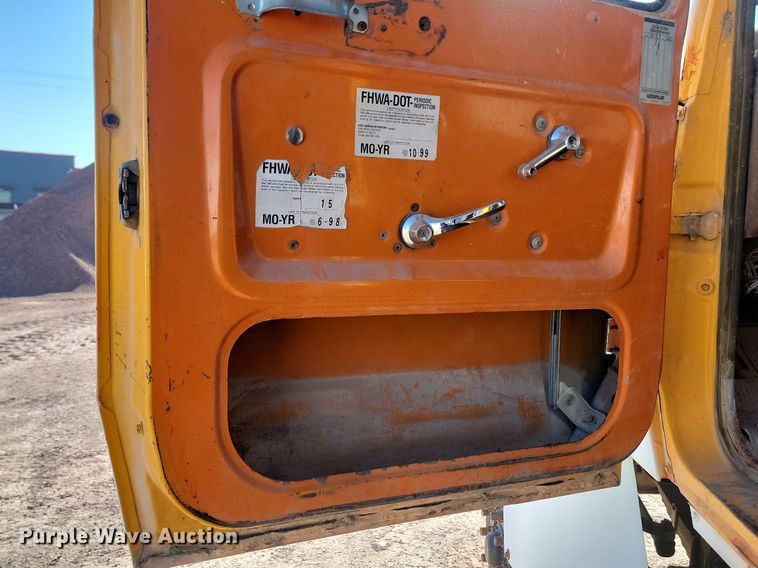 image for item JG9737 1982 Ford LT8000  dump truck