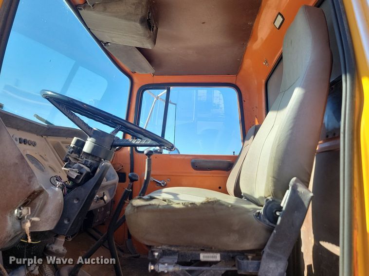 image for item JG9737 1982 Ford LT8000  dump truck