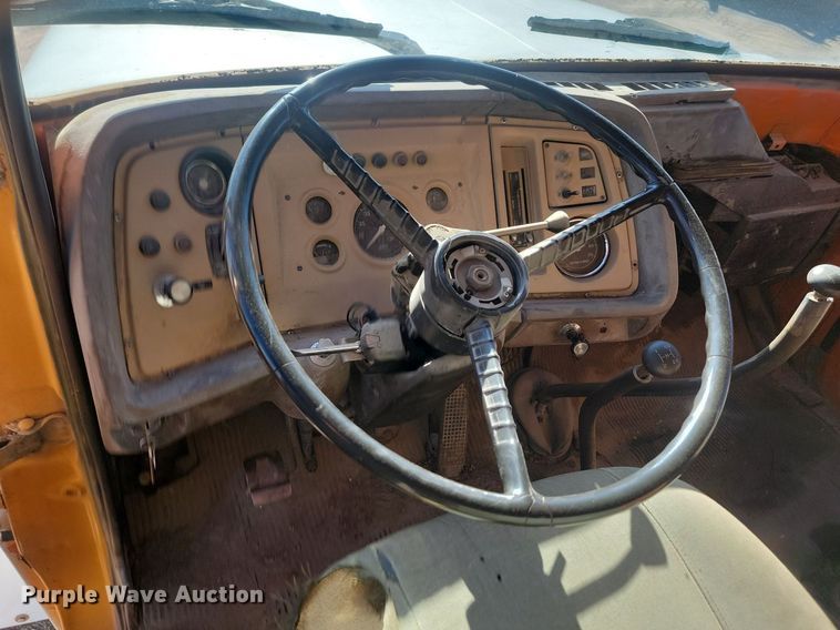 image for item JG9737 1982 Ford LT8000  dump truck