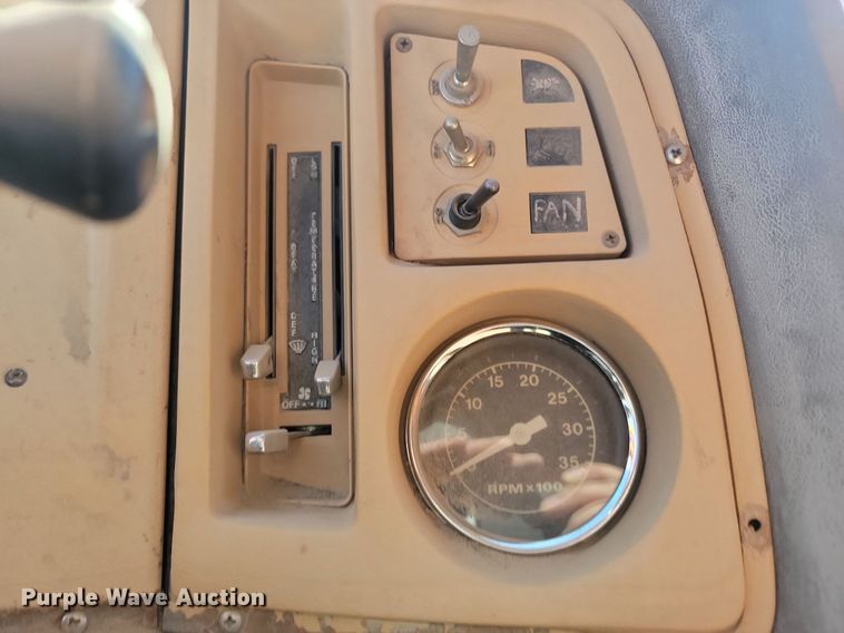 image for item JG9737 1982 Ford LT8000  dump truck