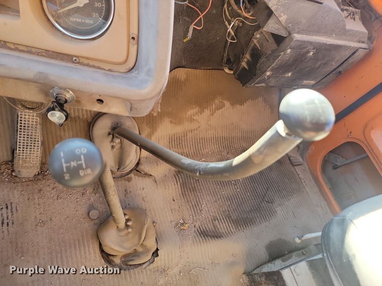 image for item JG9737 1982 Ford LT8000  dump truck