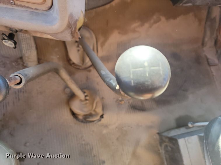 image for item JG9737 1982 Ford LT8000  dump truck