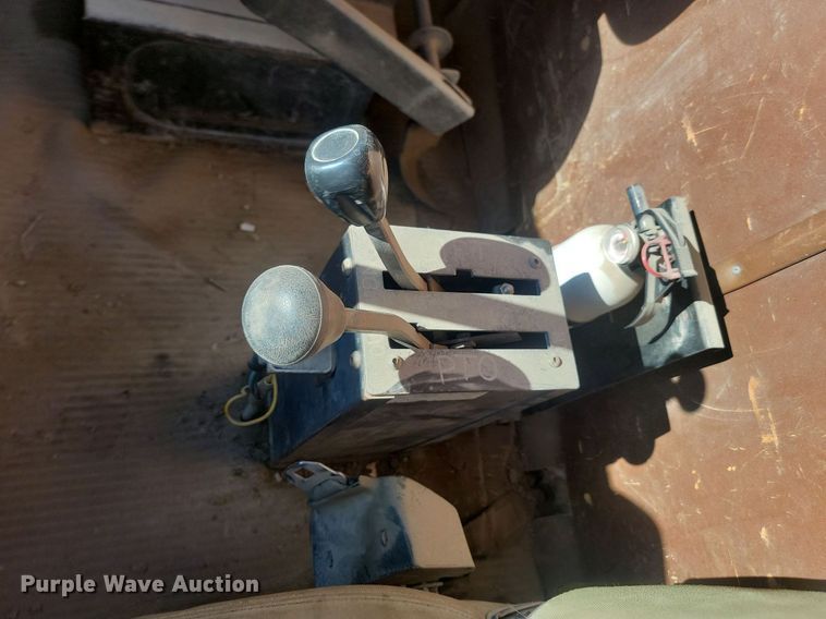 image for item JG9737 1982 Ford LT8000  dump truck