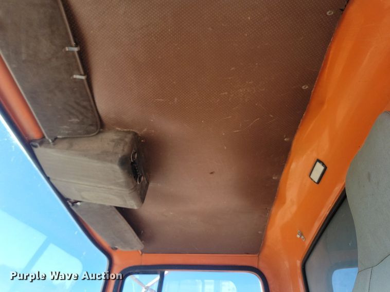 image for item JG9737 1982 Ford LT8000  dump truck