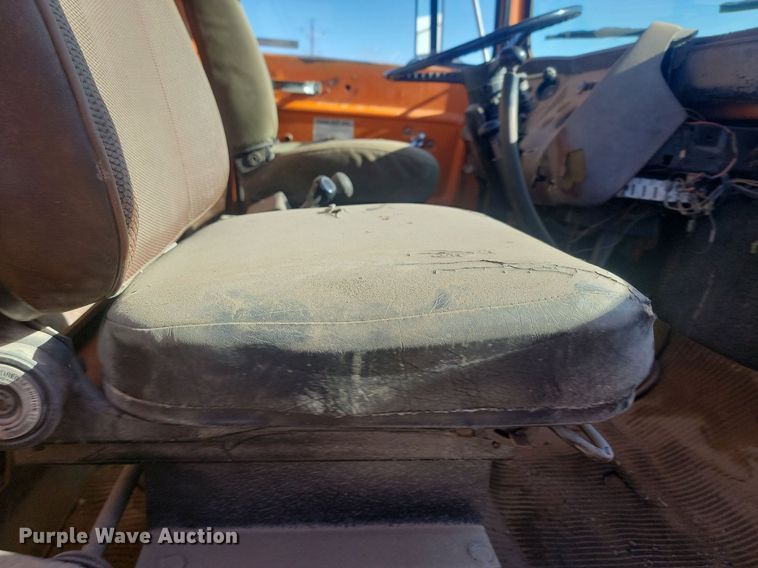 image for item JG9737 1982 Ford LT8000  dump truck