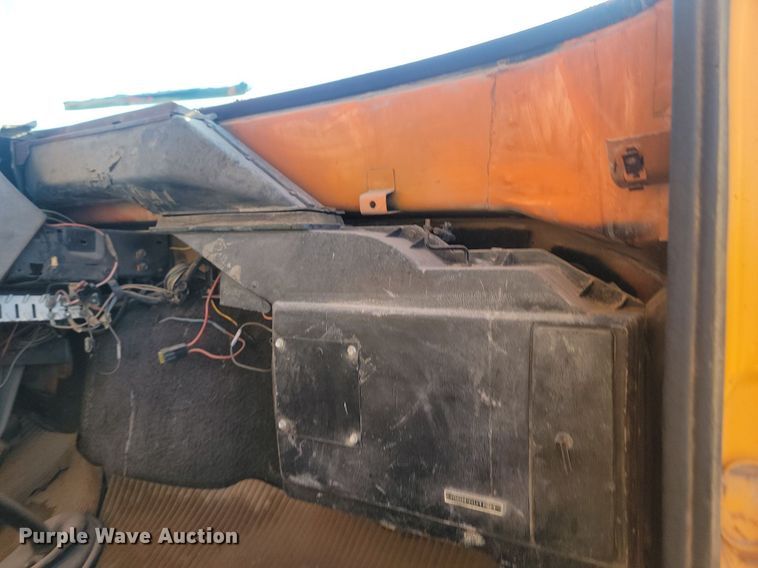 image for item JG9737 1982 Ford LT8000  dump truck