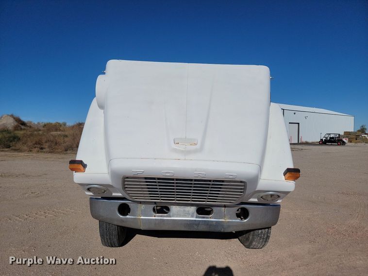 image for item JG9737 1982 Ford LT8000  dump truck