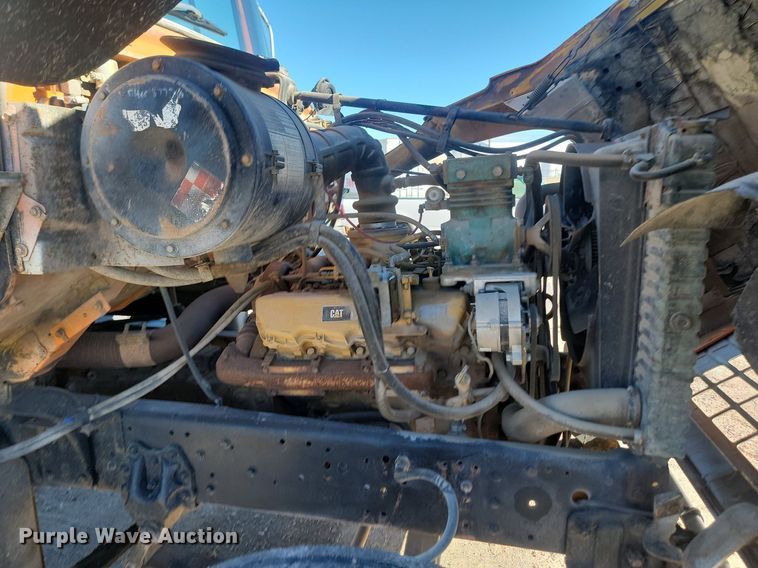 image for item JG9737 1982 Ford LT8000  dump truck