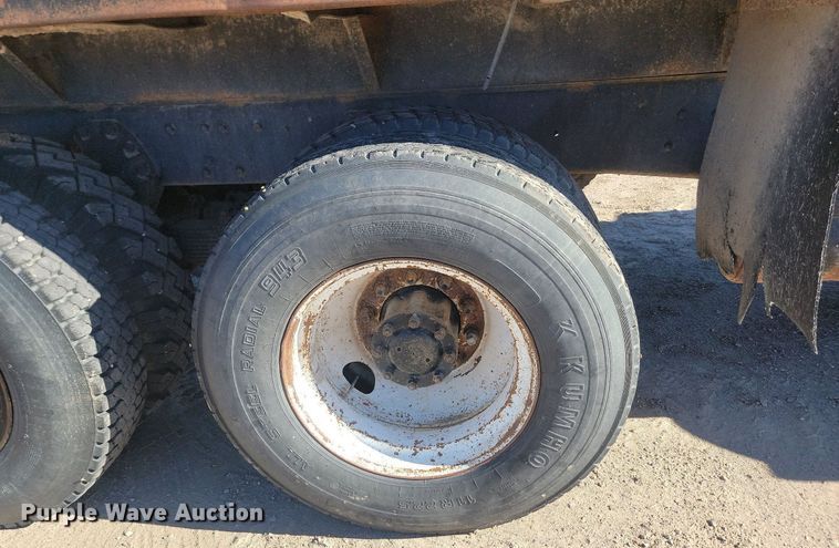 image for item JG9737 1982 Ford LT8000  dump truck