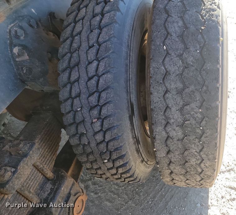 image for item JG9737 1982 Ford LT8000  dump truck