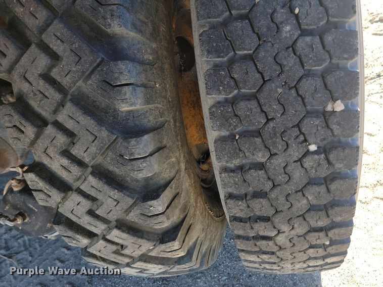 image for item JG9737 1982 Ford LT8000  dump truck