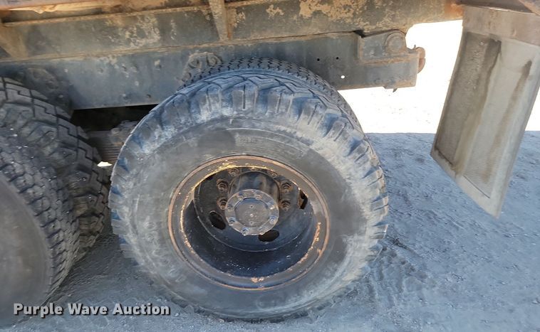 image for item JG9737 1982 Ford LT8000  dump truck