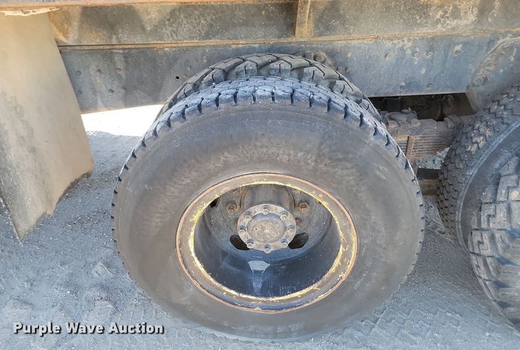 image for item JG9737 1982 Ford LT8000  dump truck