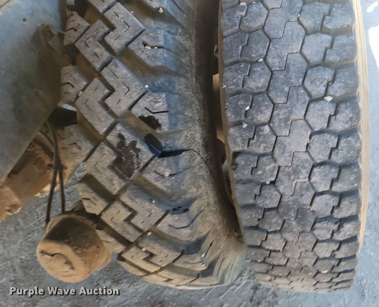 image for item JG9737 1982 Ford LT8000  dump truck