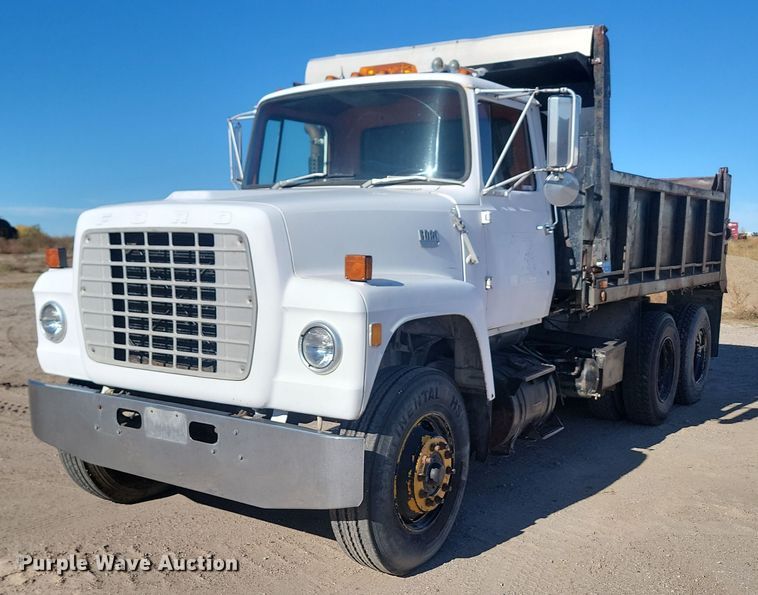 image for item JG9738 1982 Ford LT8000  dump truck