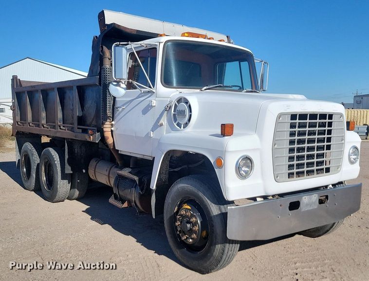image for item JG9738 1982 Ford LT8000  dump truck