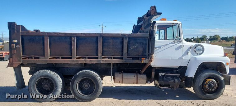 image for item JG9738 1982 Ford LT8000  dump truck
