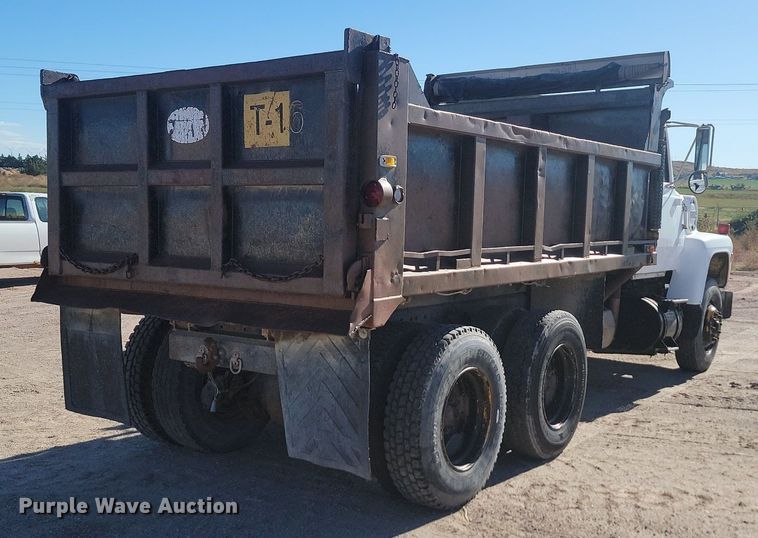 image for item JG9738 1982 Ford LT8000  dump truck