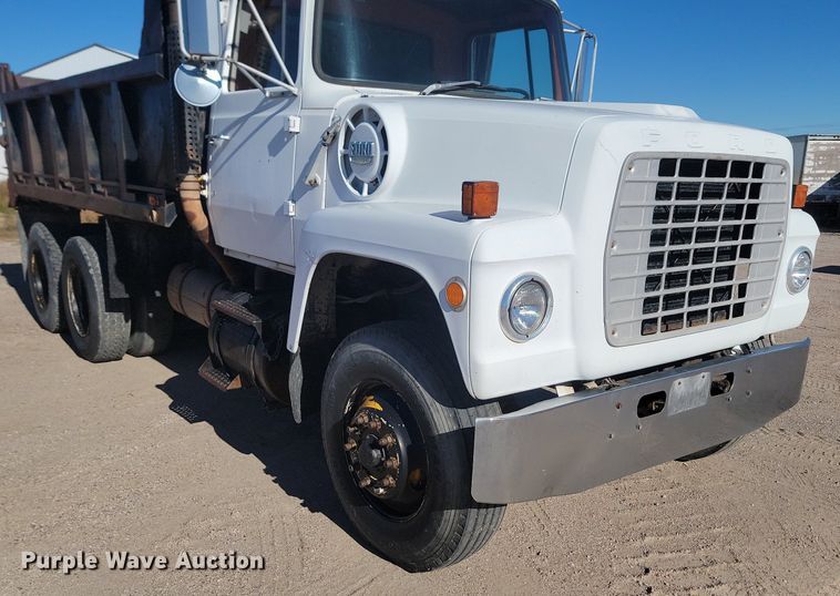 image for item JG9738 1982 Ford LT8000  dump truck