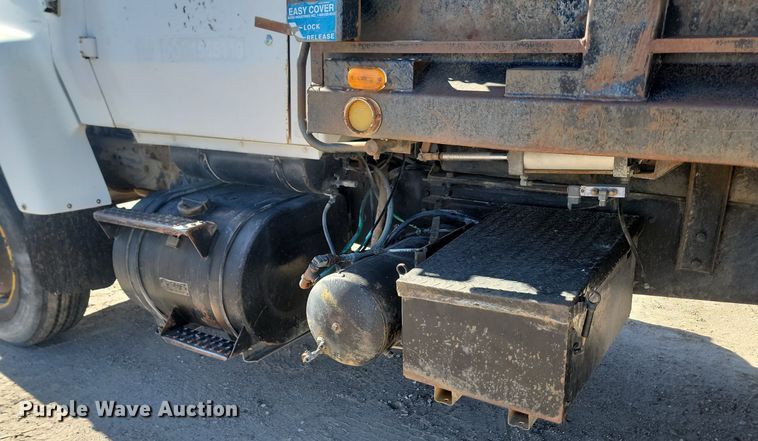 image for item JG9738 1982 Ford LT8000  dump truck