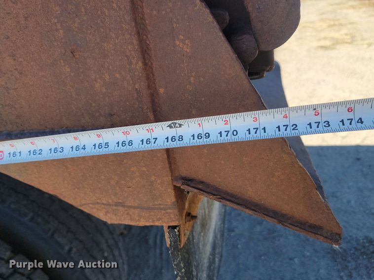 image for item JG9738 1982 Ford LT8000  dump truck