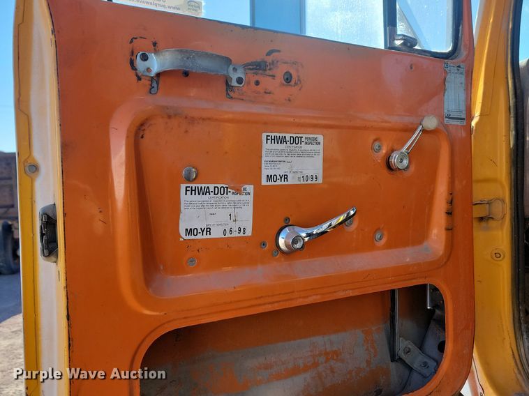 image for item JG9738 1982 Ford LT8000  dump truck