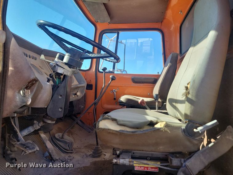 image for item JG9738 1982 Ford LT8000  dump truck